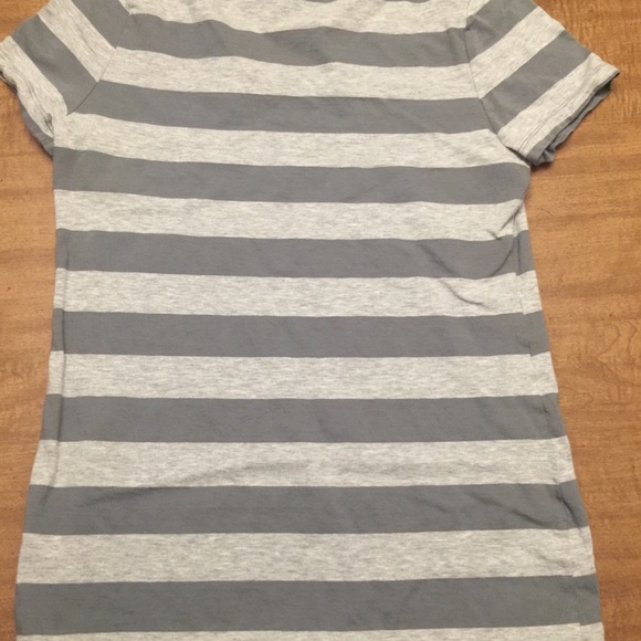 V neck tee - Picture 2 of 3